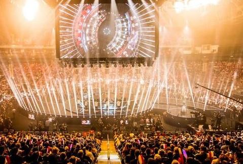 下展现出顽 下展现出顽