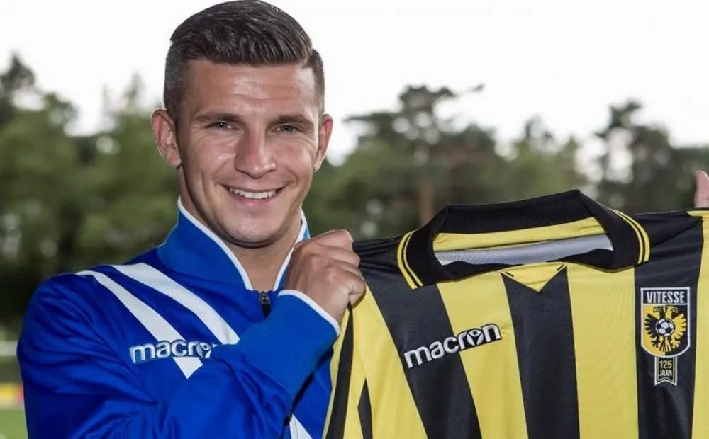 两位教练执 两位教练执