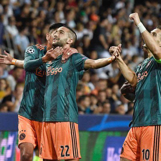 锋线火力稍 锋线火力稍